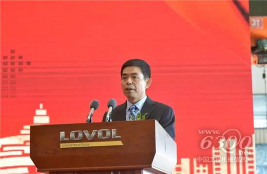 亞太項目雷沃百臺設(shè)備交付儀式在雷沃青島廠區(qū)隆重舉行