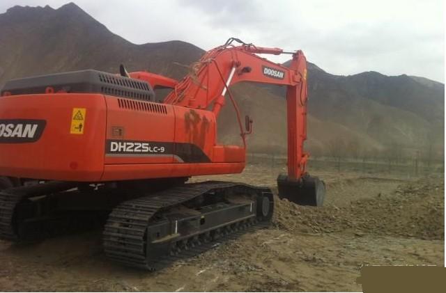 斗山DH225LC-9挖掘機(jī)