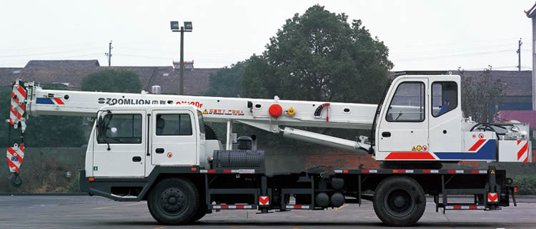 中聯(lián)重科QY12DF331汽車起重機