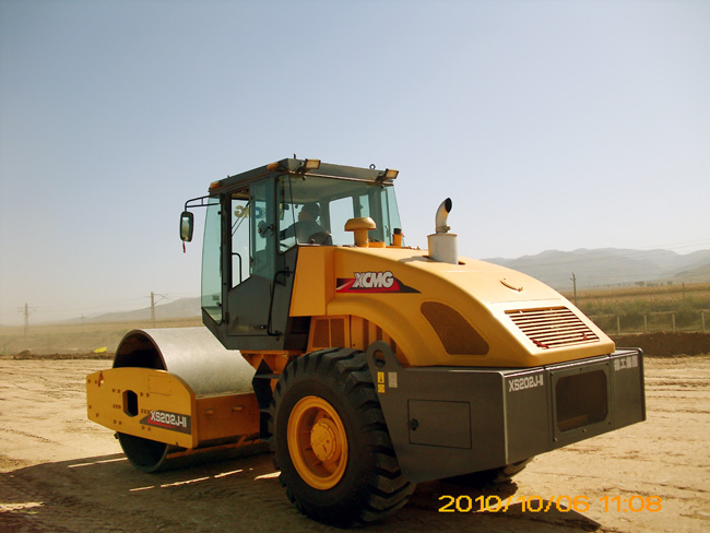 徐工XS202J機(jī)械單鋼輪震動(dòng)壓路機(jī)