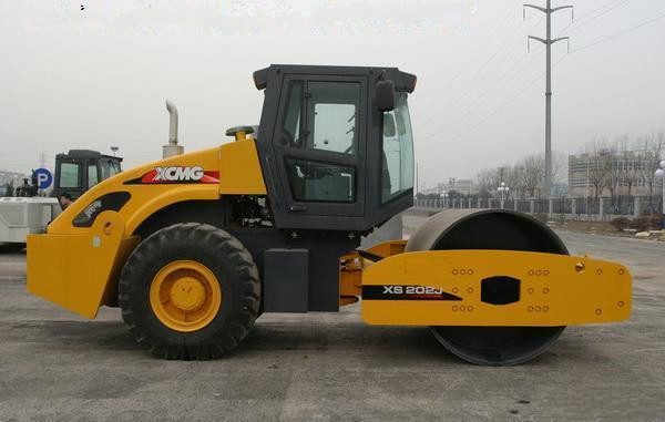 徐工XS202J機(jī)械單鋼輪震動(dòng)壓路機(jī)