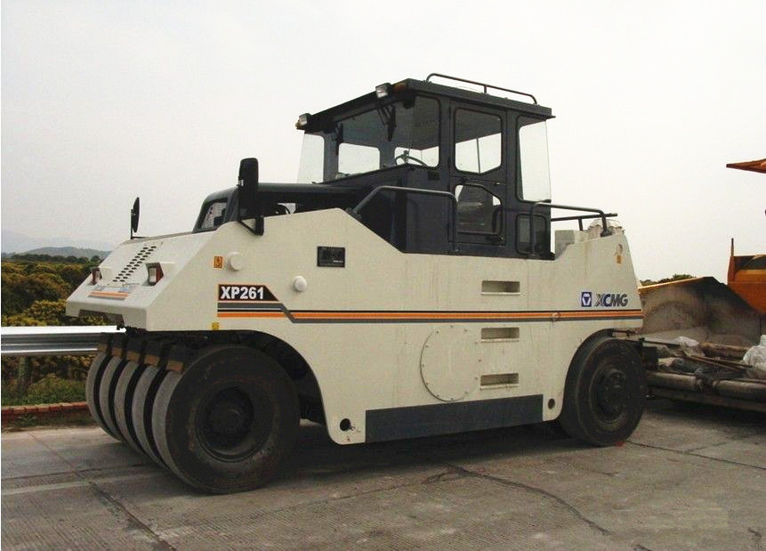 徐工XP261輪胎壓路機(jī)