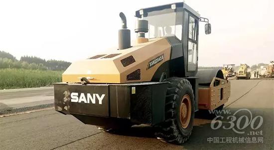 三一SSR220AC-8壓路機建設(shè)廣西梧柳高速公路